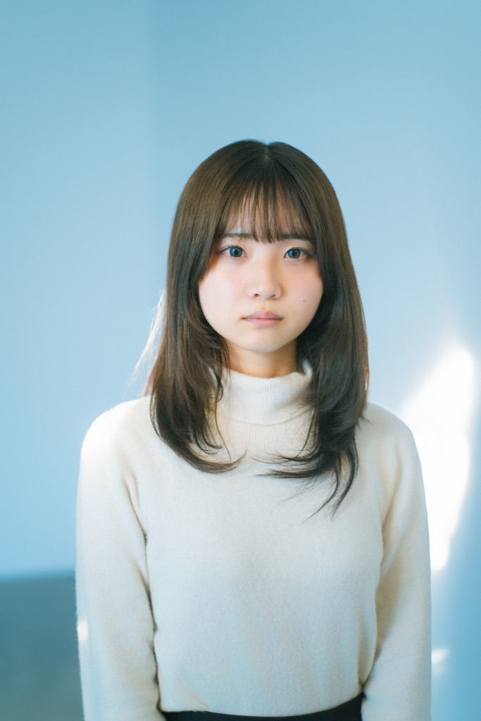 宣材写真作例9 - タートルネックの女性モデル