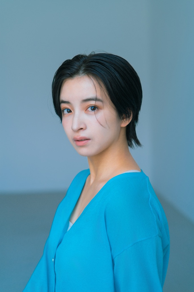 宣材写真作例7 - ブルージャケットの女性モデル